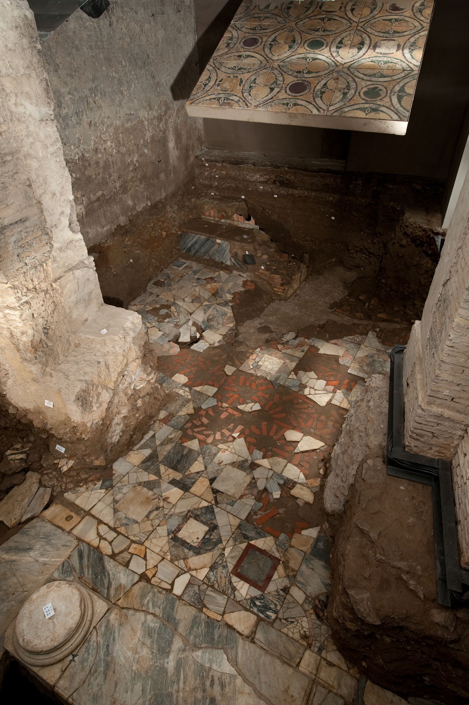 Sotterranei_Palazzo_Valentini_opus_sectile